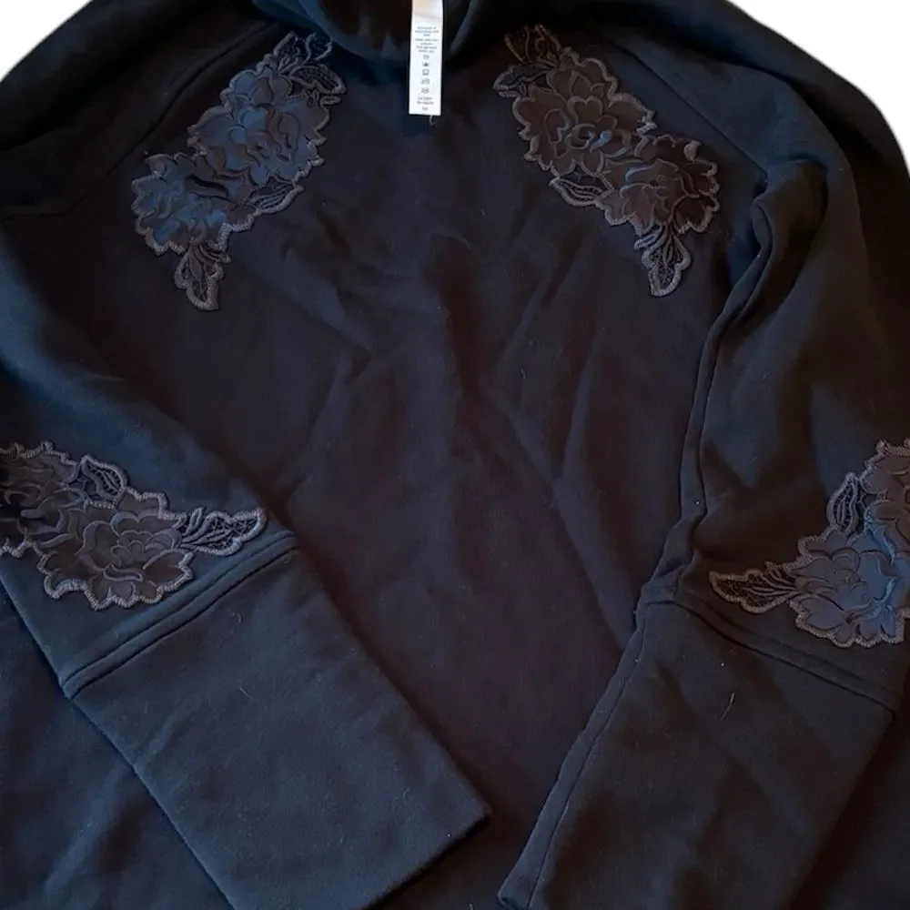 LULULEMON•Embroidered Patched Funnel Cowl neck sweatshirt